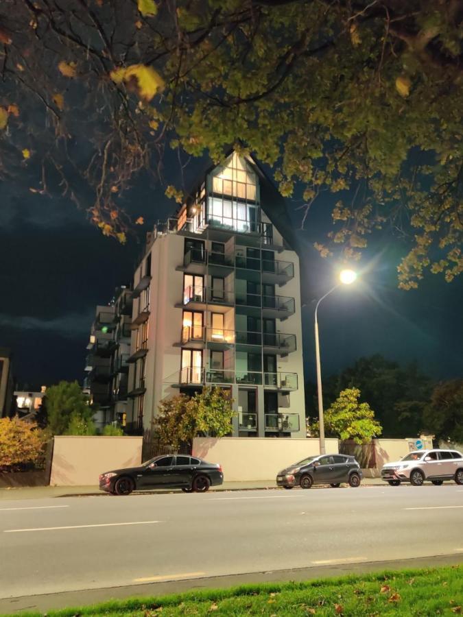 Latimer Loft - Christchurch Holiday Homes Екстериор снимка