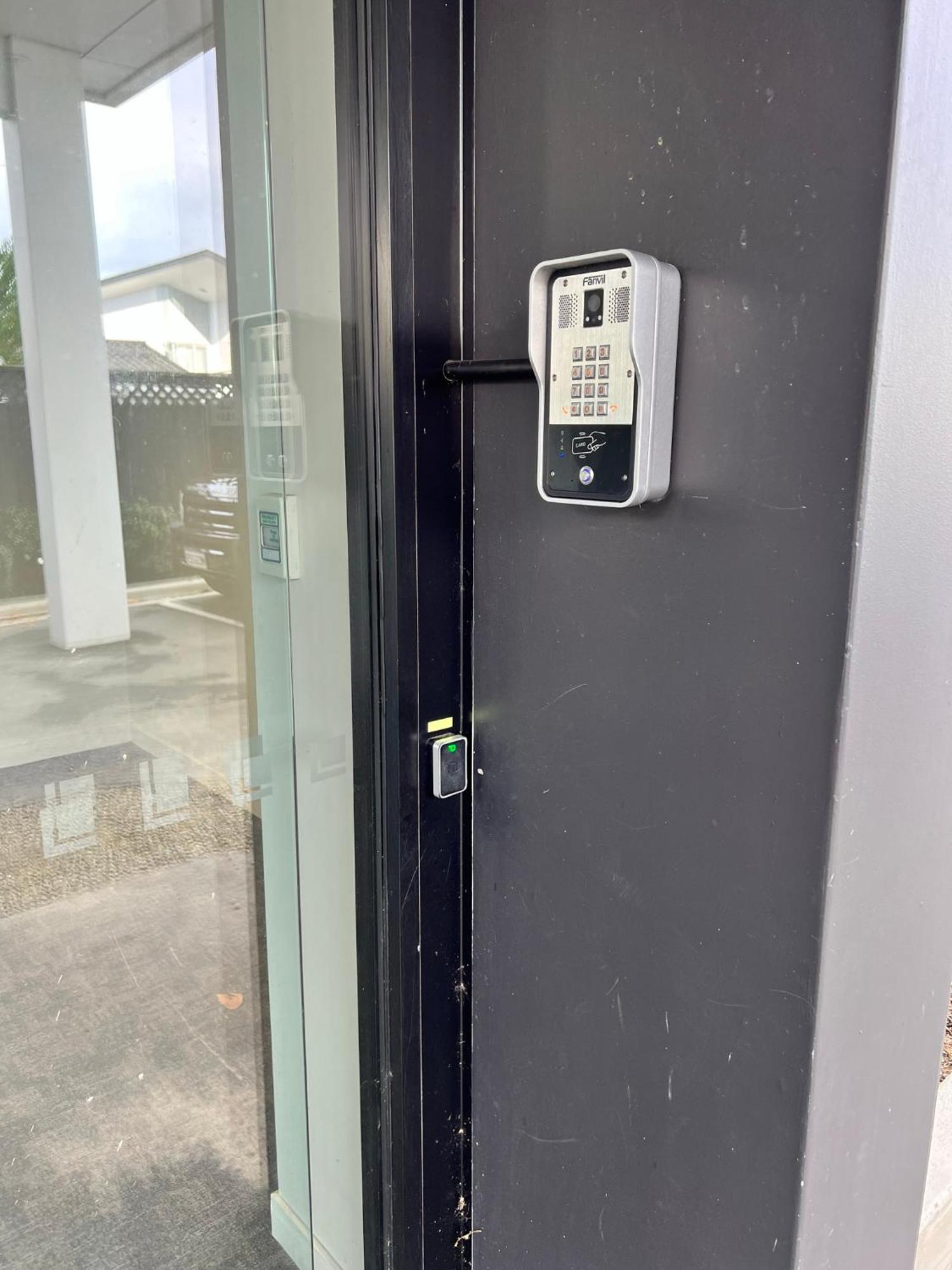 Latimer Loft - Christchurch Holiday Homes Екстериор снимка