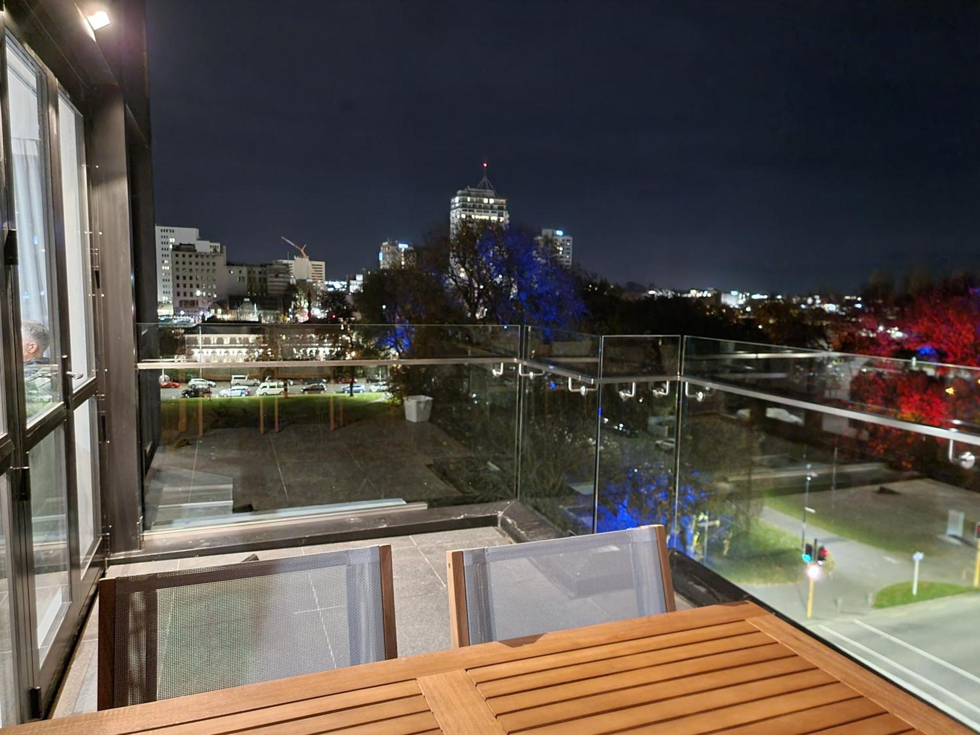Latimer Loft - Christchurch Holiday Homes Екстериор снимка