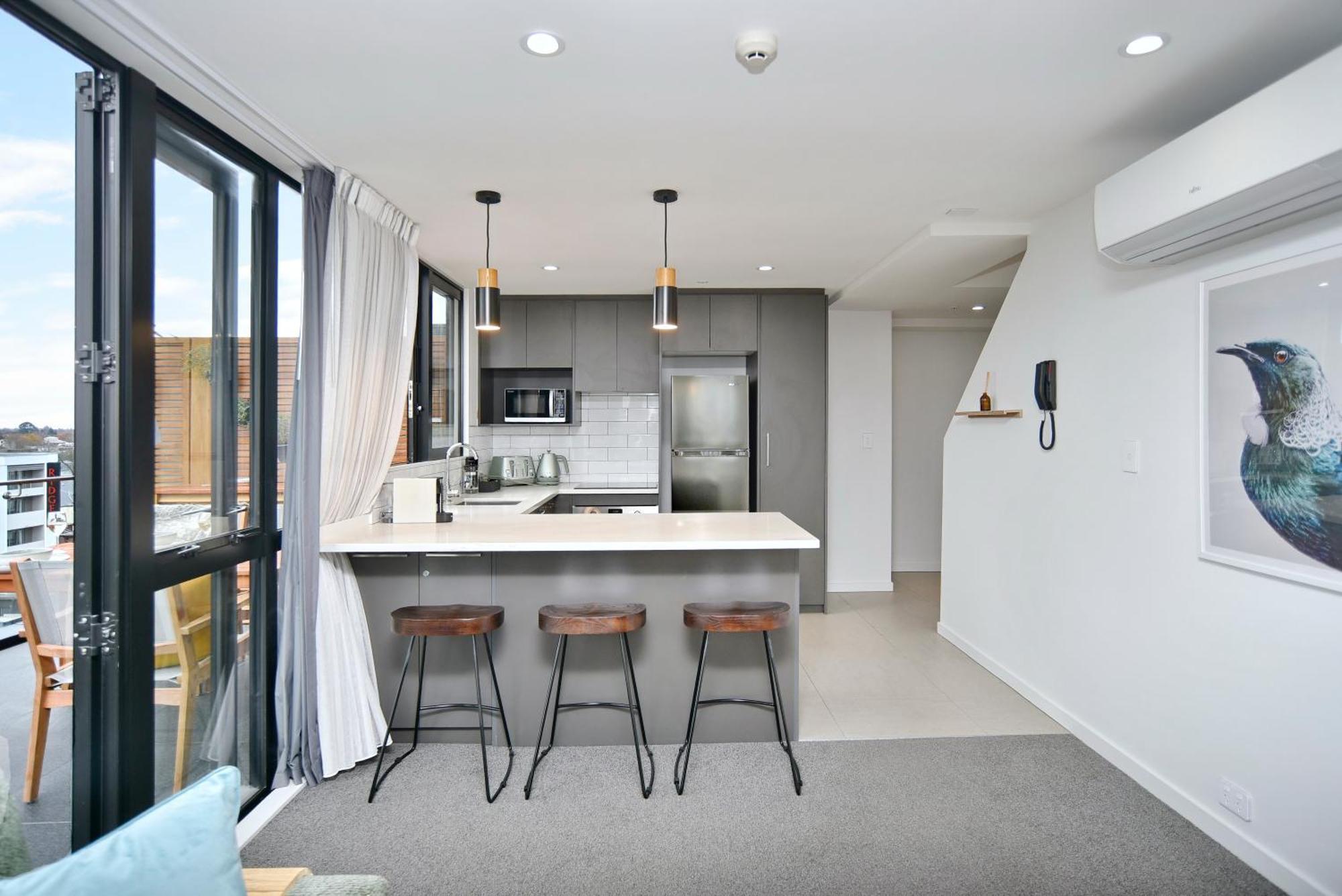 Latimer Loft - Christchurch Holiday Homes Екстериор снимка
