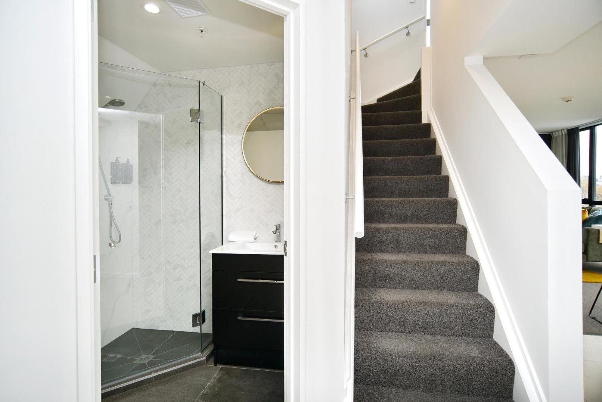 Latimer Loft - Christchurch Holiday Homes Екстериор снимка