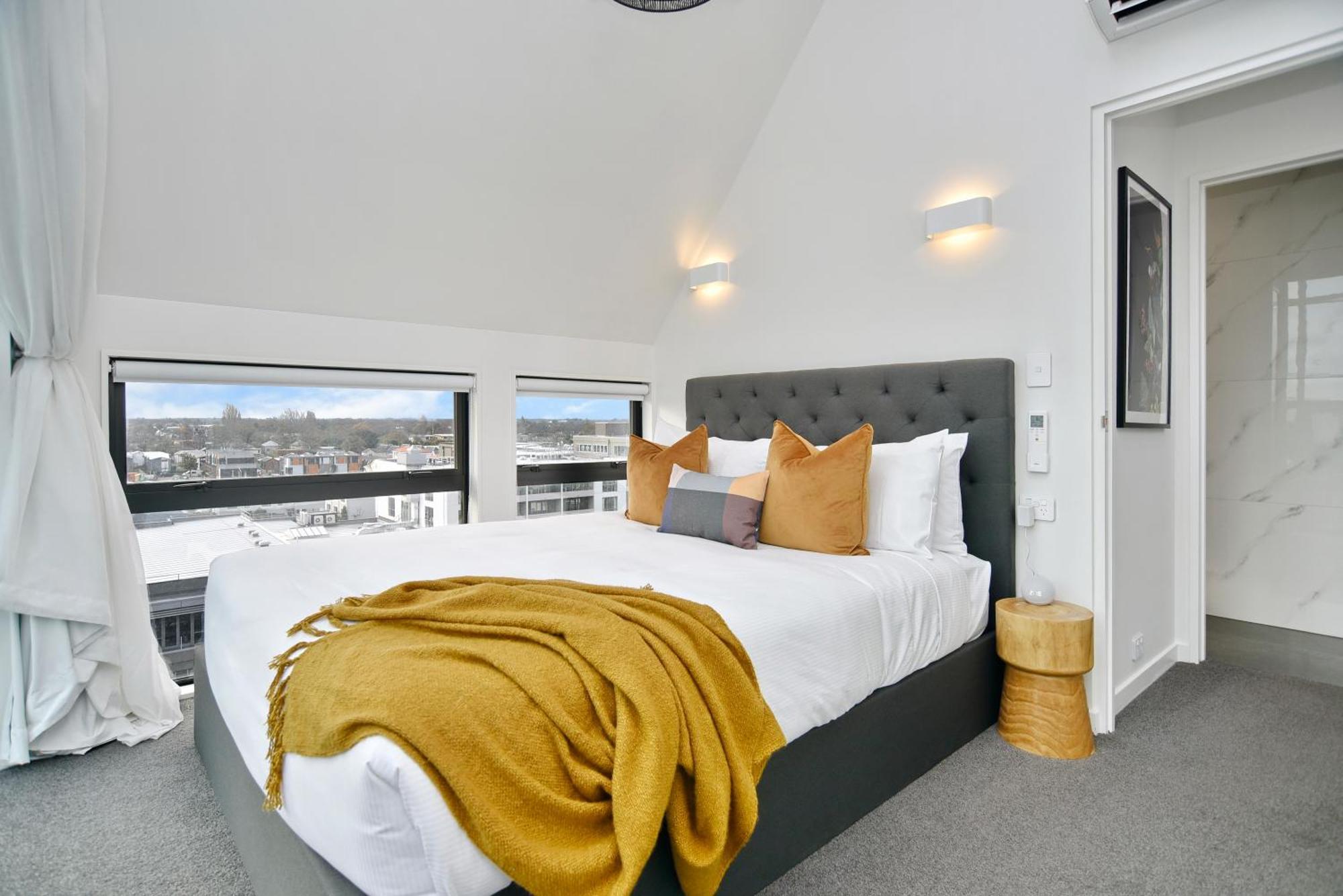 Latimer Loft - Christchurch Holiday Homes Екстериор снимка
