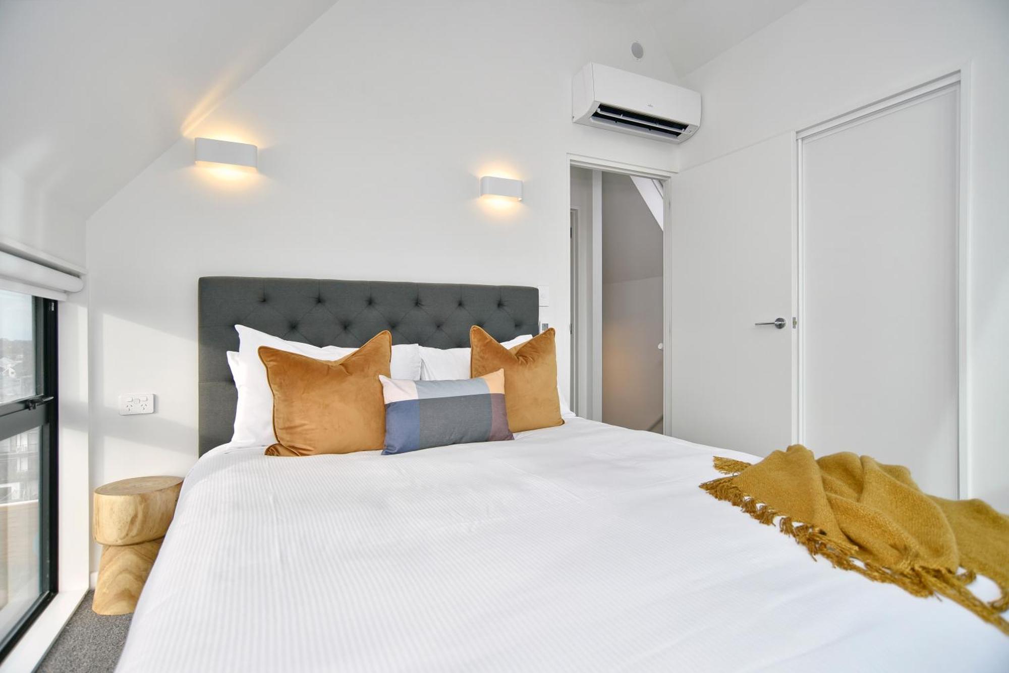 Latimer Loft - Christchurch Holiday Homes Екстериор снимка