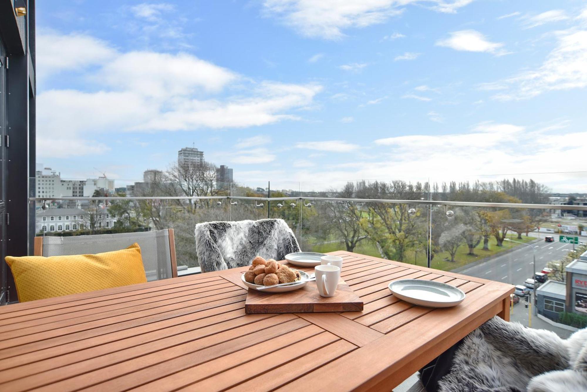 Latimer Loft - Christchurch Holiday Homes Екстериор снимка