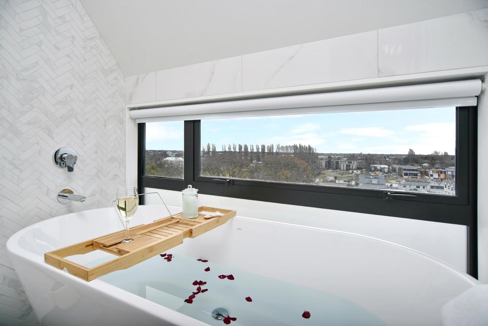 Latimer Loft - Christchurch Holiday Homes Екстериор снимка