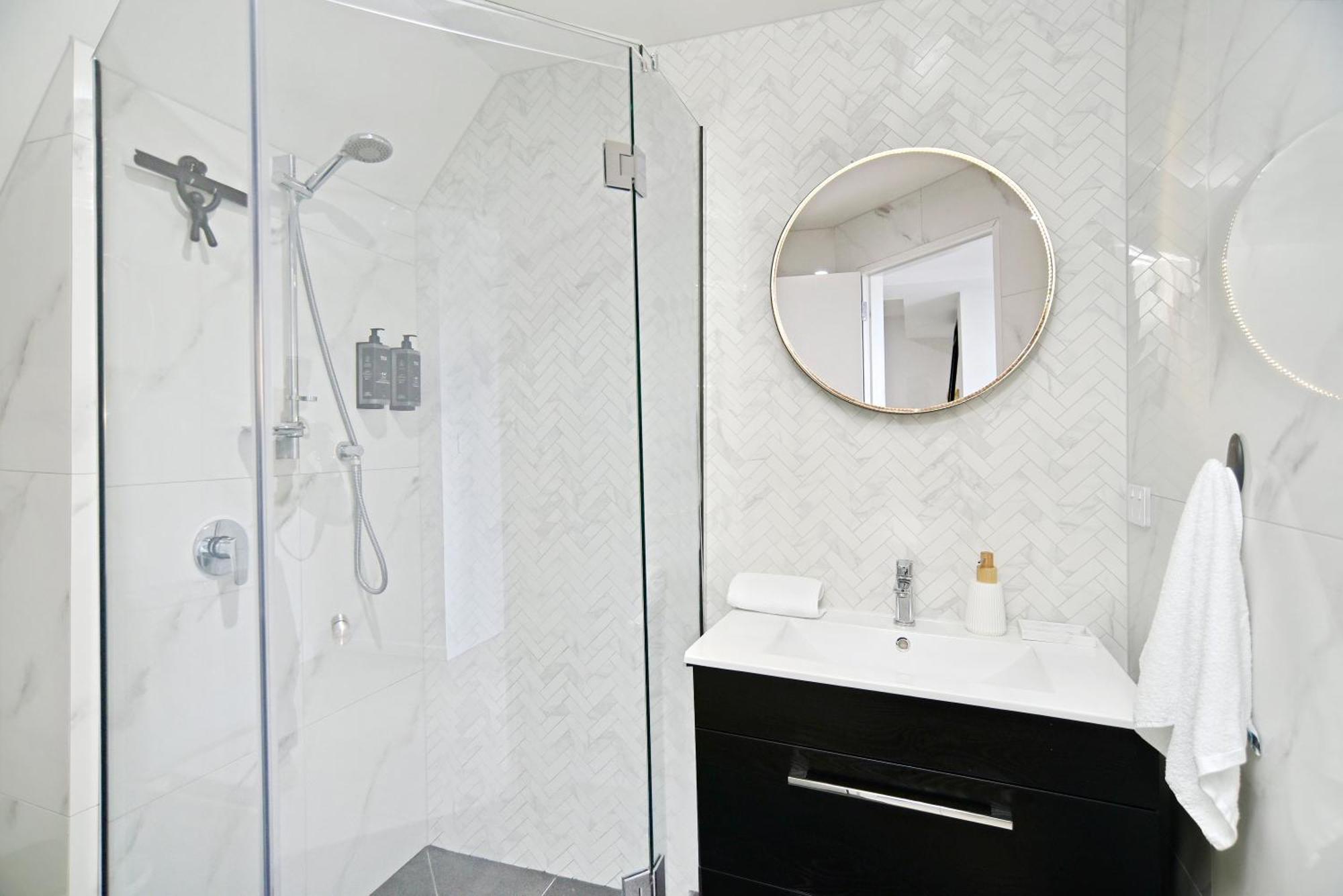 Latimer Loft - Christchurch Holiday Homes Екстериор снимка